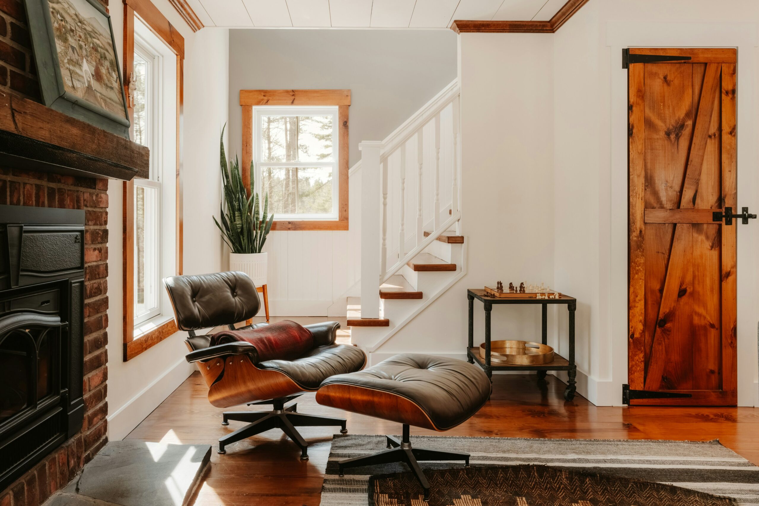 5 Signs an Eames Chair Recreation Is Cheap