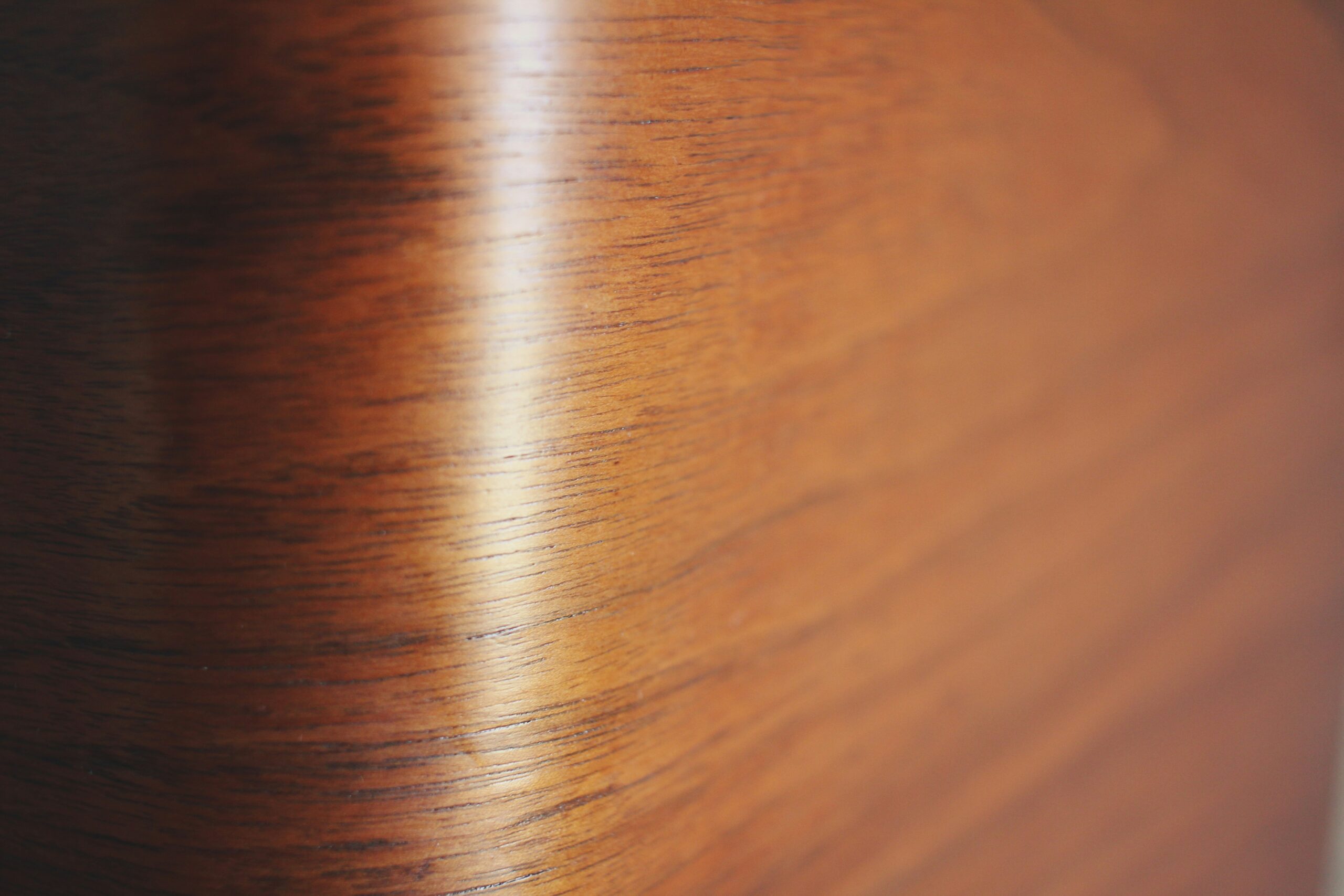 How to Spot Real Walnut vs. Veneer: A Buyer’s Guide